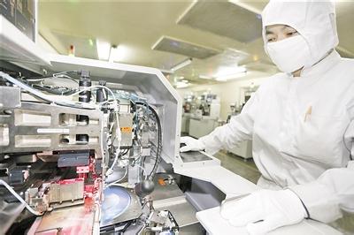 當(dāng)前我國產(chǎn)業(yè)轉(zhuǎn)型升級的方向及路徑